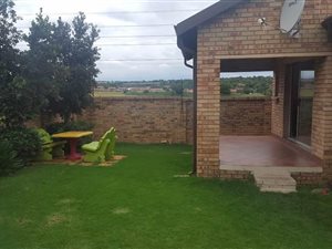 3 Bed Duplex in Rooihuiskraal
