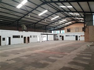 2400 m² Industrial space in Roodekop