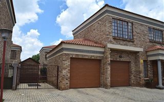3 Bedroom Townhouse in Grimbeek Park