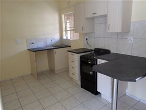 Bachelor apartment in Crystal Park