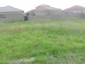 250 m² Land available in Golden Gardens