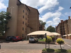 2 Bed Apartment in Die Hoewes