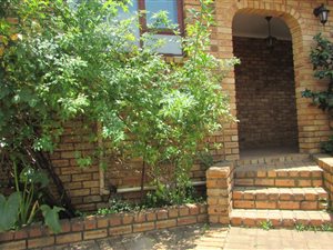 3 Bed Duplex in Ridgeway