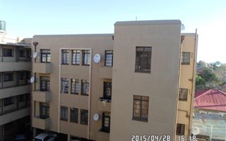 Bachelor apartment in Troyeville