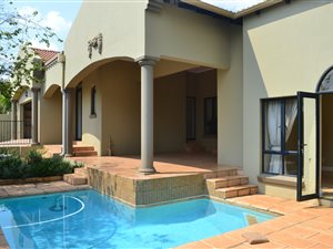 4 Bed House in Dainfern Ridge
