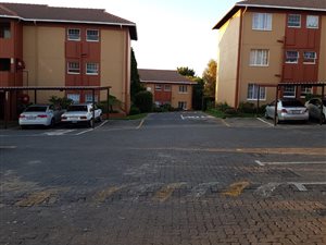 3 Bed Apartment in Weltevreden Park