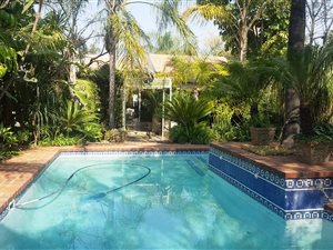 4 Bed House in Lynnwood Manor