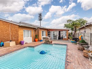 4 Bed House in Claremont