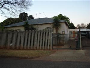 3 Bed House in Roodepoort North