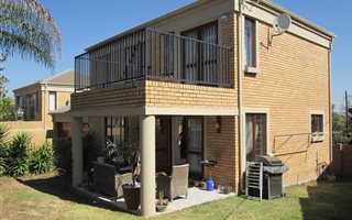 3 Bedroom Townhouse in Fourways Gardens