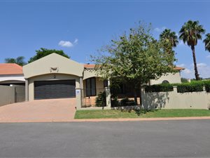 4 Bedroom House in Dainfern Ridge