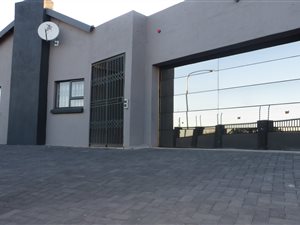 4 Bed House in Heuweloord