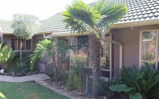 4 Bedroom House in Glen Marais