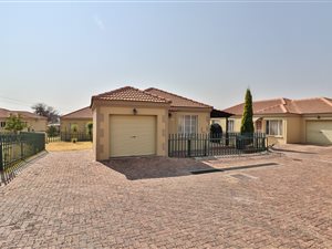 3 Bed Apartment in Elandspark