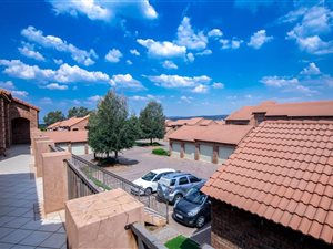 2 Bed Townhouse in Mooikloof Ridge