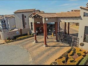 2 Bed Apartment in Roodepoort Central