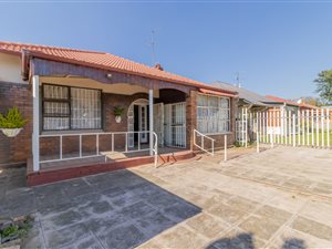 4 Bed House in Springs Central