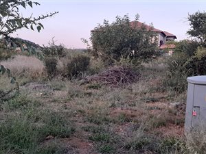 817 m² Land available in Chroom Park