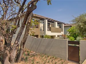 2 Bed House in Maroeladal