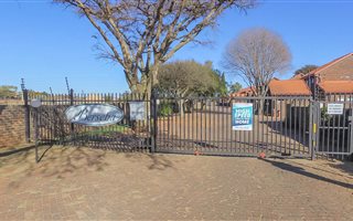 2 Bedroom Duplex in Pierre van Ryneveld