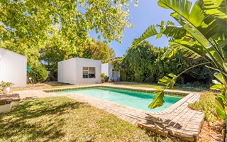 1 Bedroom House in Constantia