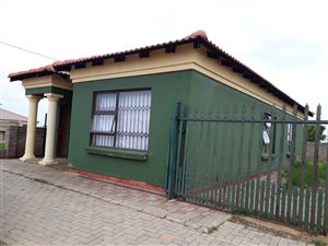 3 Bed House in Golden Gardens