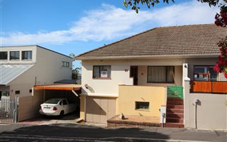 2 Bedroom House in Vredehoek