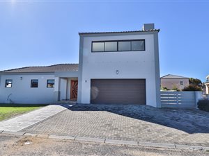 4 Bed House in Country Club