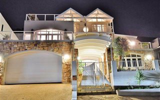 5 Bedroom House in Hout Bay and surrounds