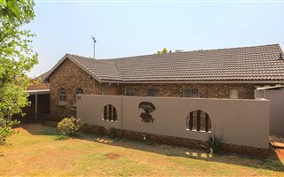 5 Bedroom House in Clubview