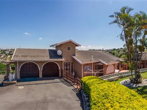 6 Bedroom House in Umhlatuzana