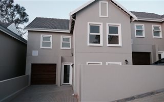 4 Bedroom Apartment in Bryanston West