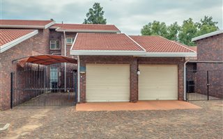3 Bedroom Duplex in Meadowbrook