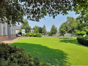 160 m² Office Space in Midlands Estate