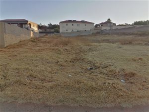 1025 m² Land available in Zakariyya Park
