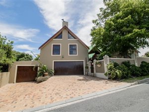 4 Bed House in Die Wingerd