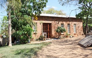 3 Bedroom House in Numbi Park