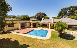 4 Bedroom House in Constantia