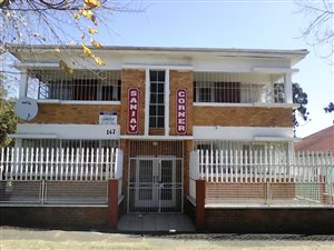 2 Bed Apartment in Rosettenville