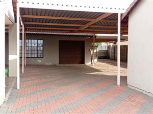 5 Bed House in Flamingo Park