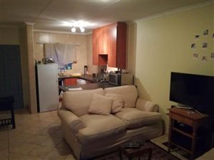 2 Bed Townhouse in Rooihuiskraal North