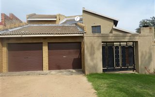 6 Bedroom House in Diepkloof