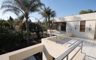 5 Bedroom House in Fourways Gardens