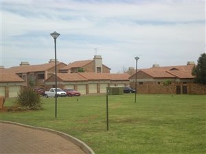 2 Bed Flat in Mooikloof Ridge