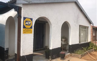 4 Bedroom House in Roodepan