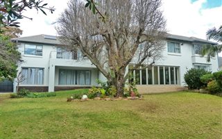 5 Bedroom House in Melrose