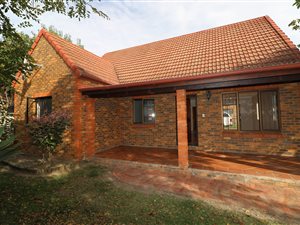 4 Bed House in Dormehlsdrift