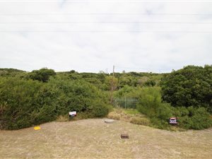 1371 m² Land available in Keurboomstrand