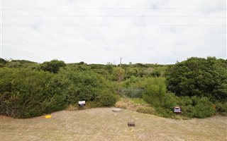 1371 m² Land available in Keurboomstrand