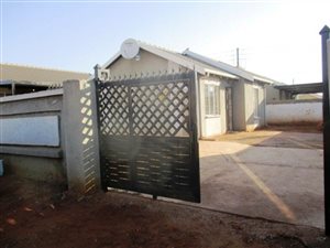 2 Bed House in Mahube Valley